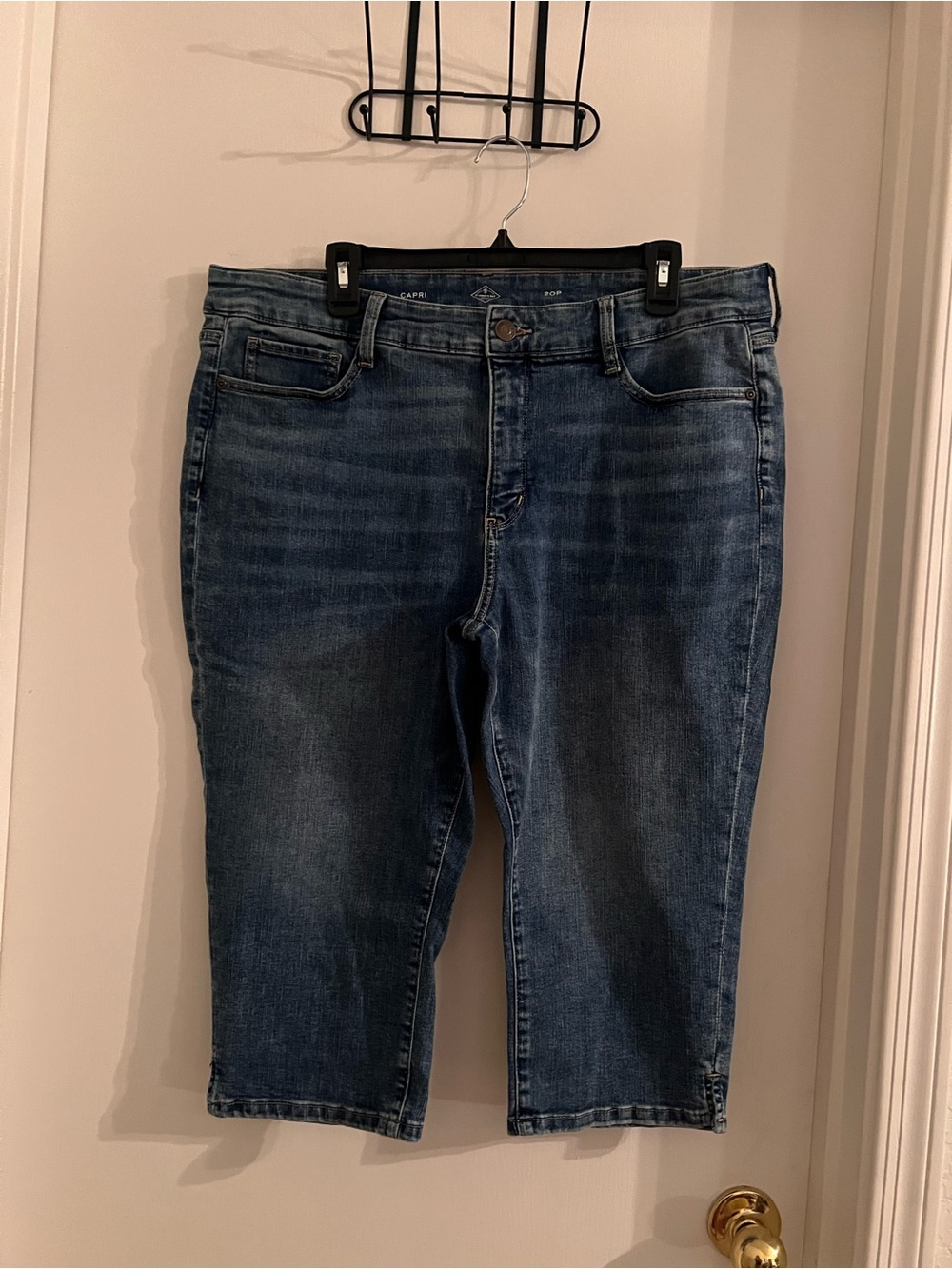 St. John’s Bay Capri Jeans Women’s 20P Blue Stretch Denim Mid Rise Plus Size